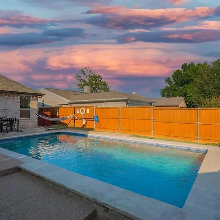 Trendy And Modern Home W A Private Pool